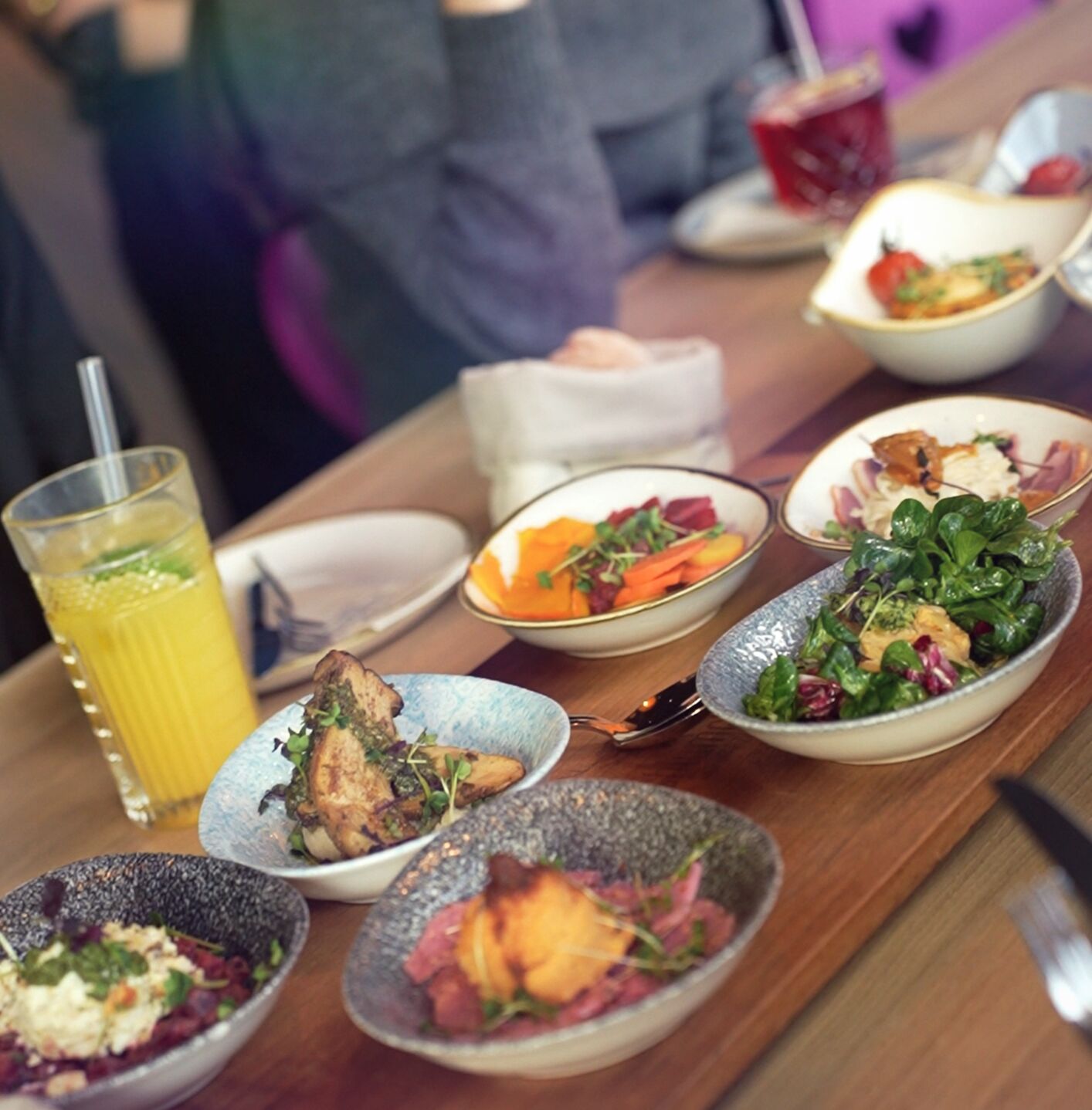 Brett mit Schwarzwald Tapas wird serviert